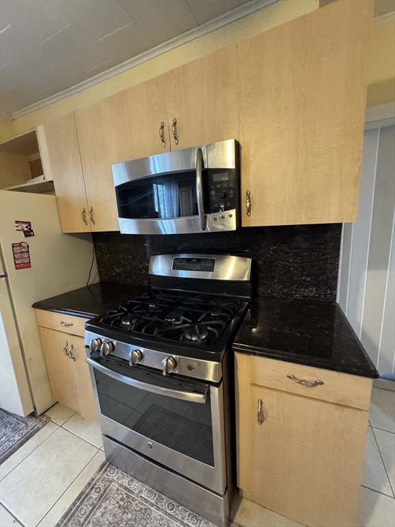 39 Ayer St Property Photo 6