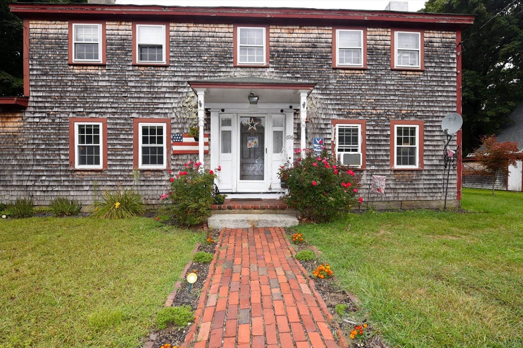 696 Summer St Property Photo 1