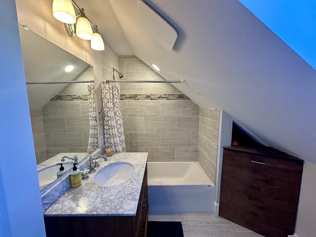 8 Osborne St # 3 Property Photo 17