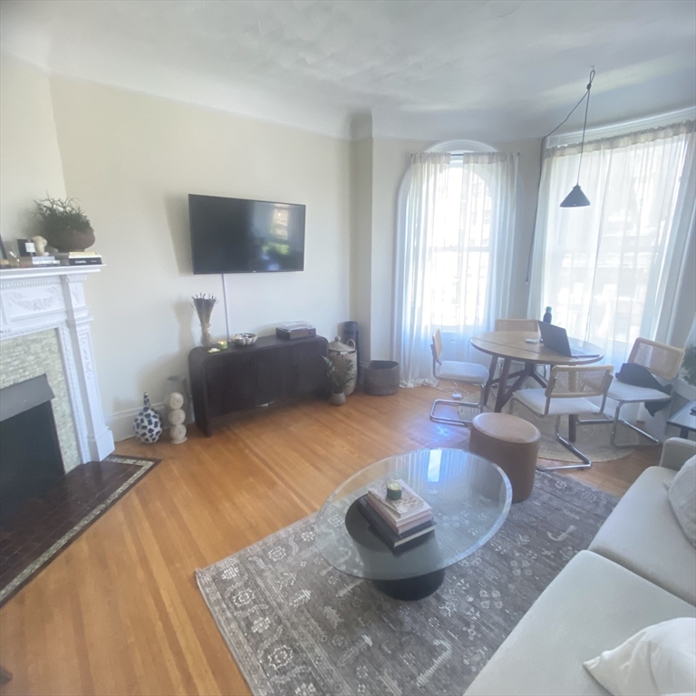 259 Beacon # 52 Property Photo 1