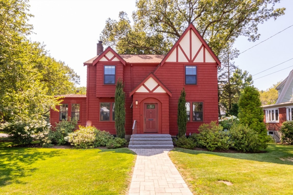 4 Charlotte Rd