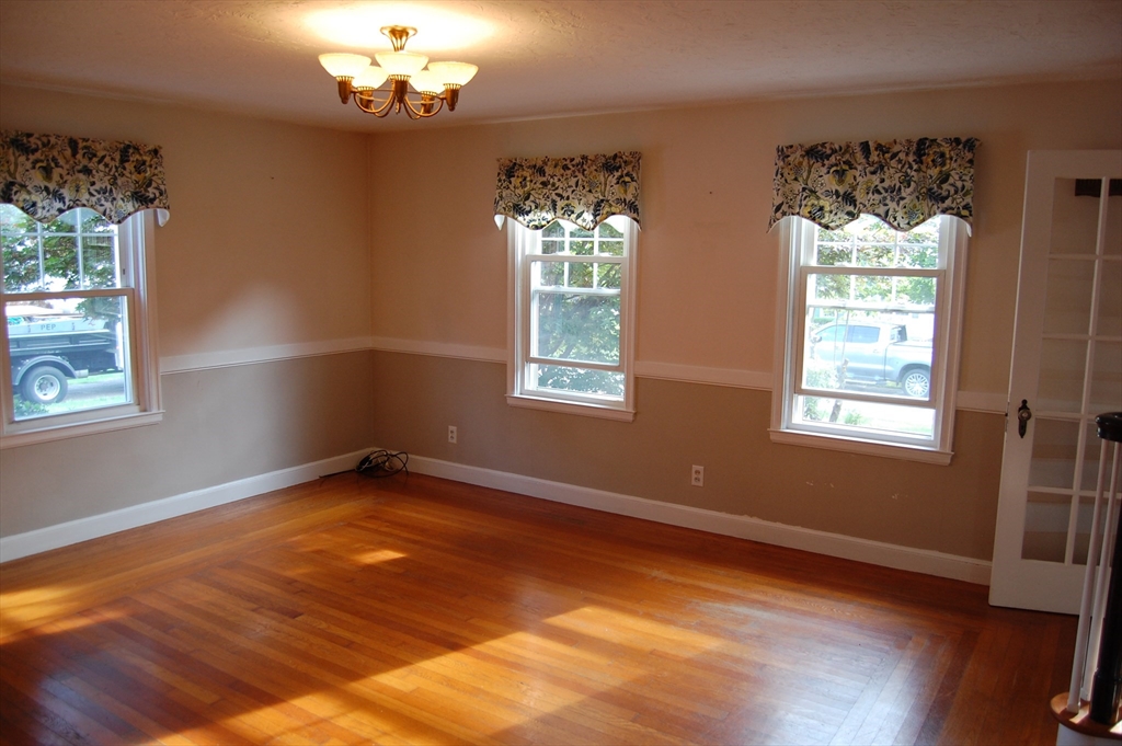 10 Sampson St. Property Photo 9