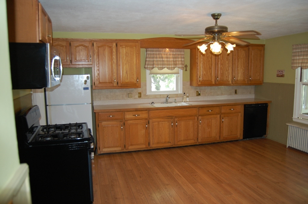 10 Sampson St. Property Photo 11