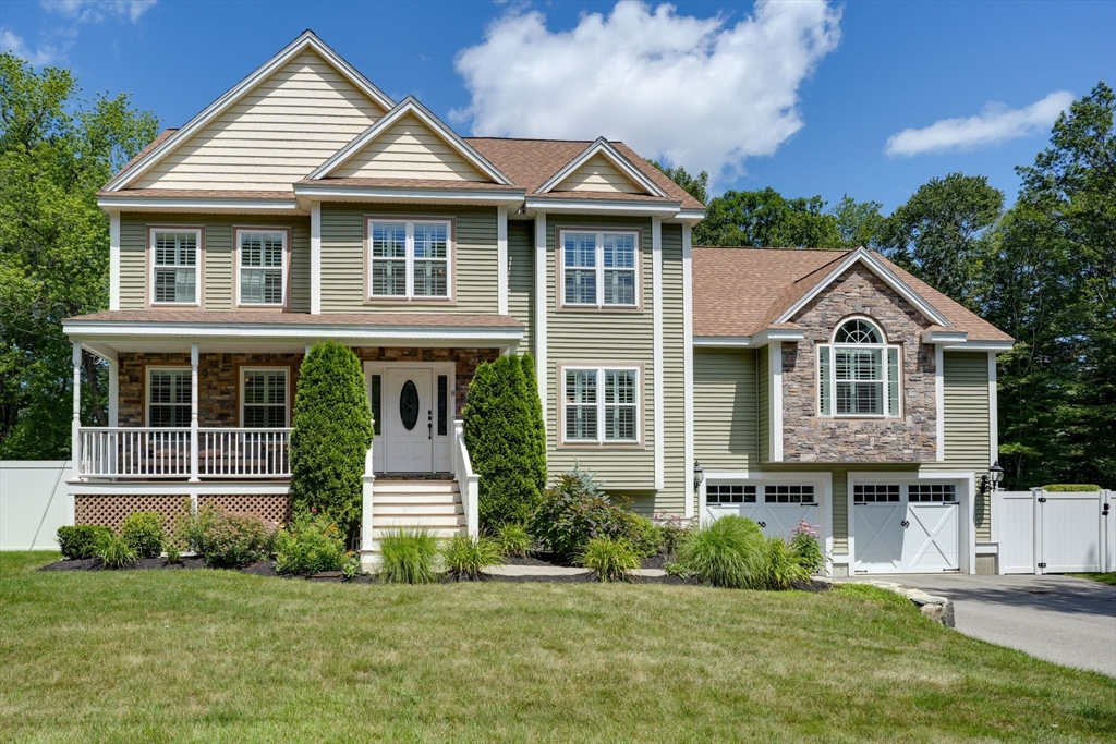 8 Laurie Ln Property Photo 1