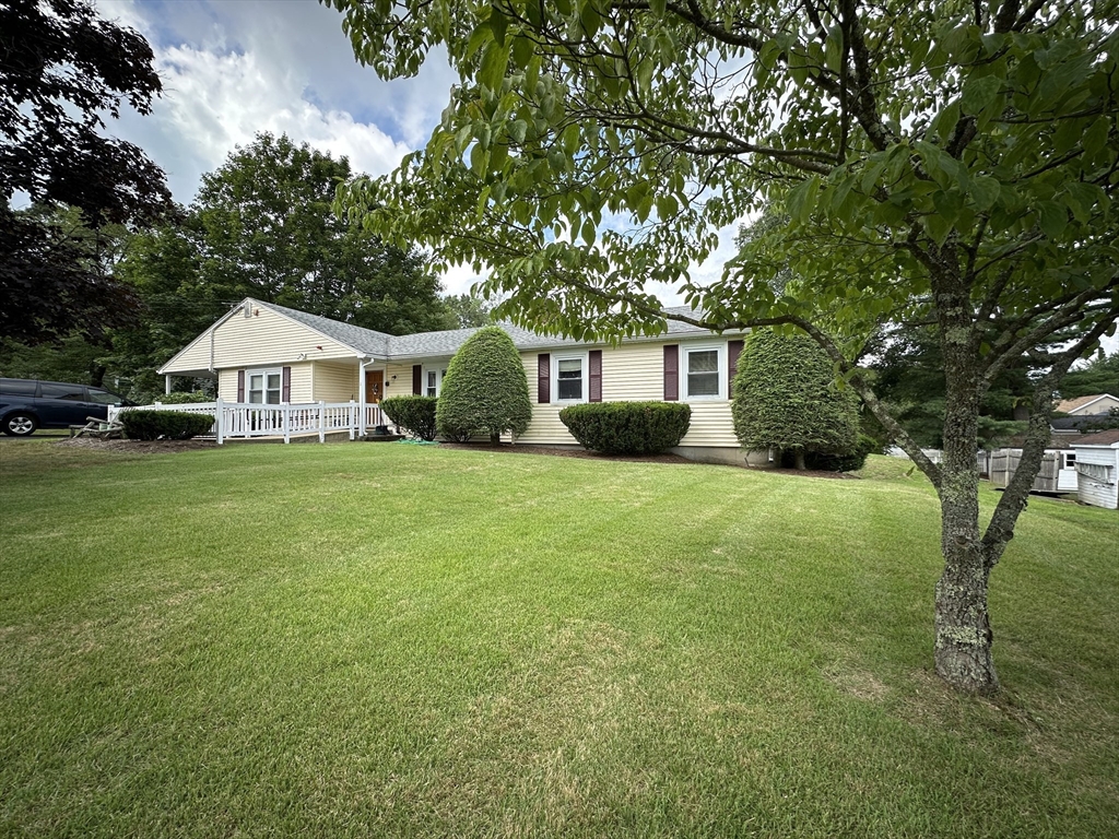 1 Country Club Rd Property Photo 1