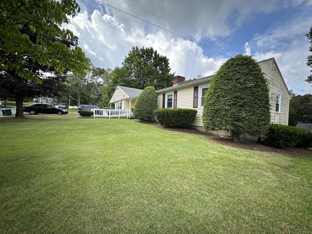 1 Country Club Rd Property Photo 3
