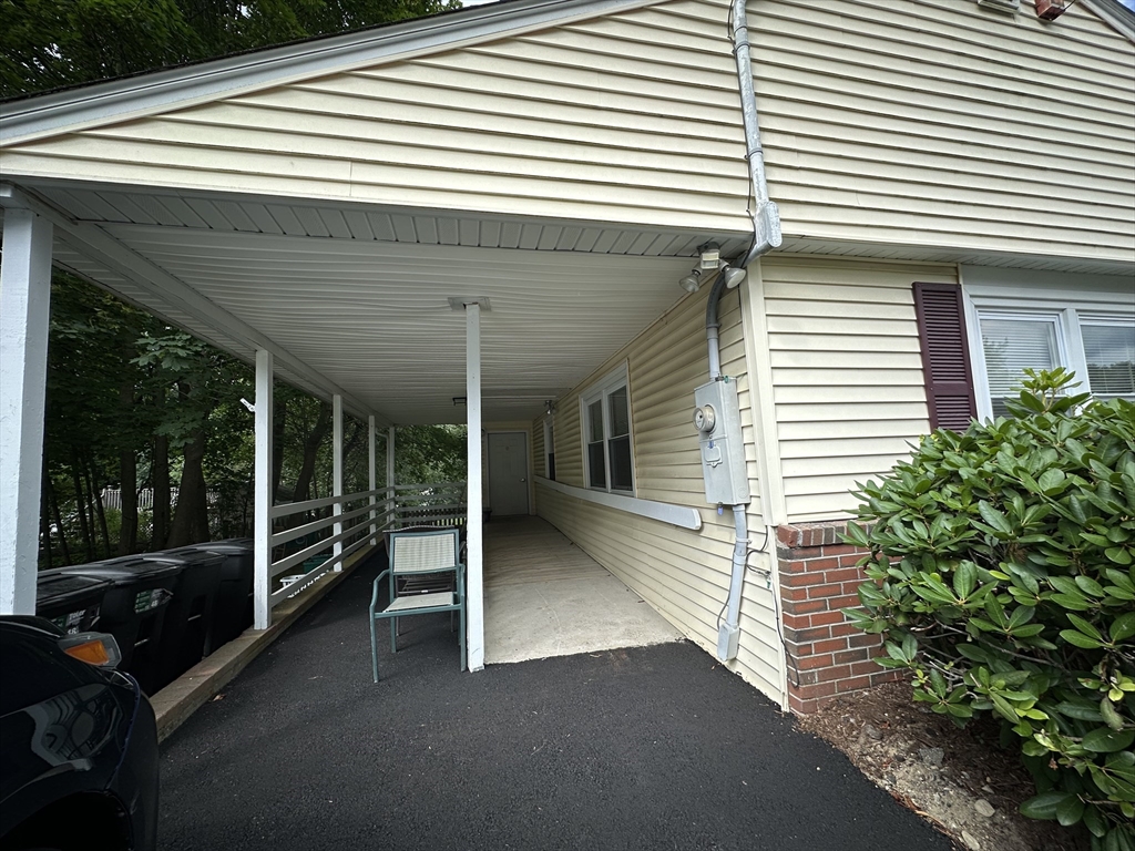1 Country Club Rd Property Photo 4