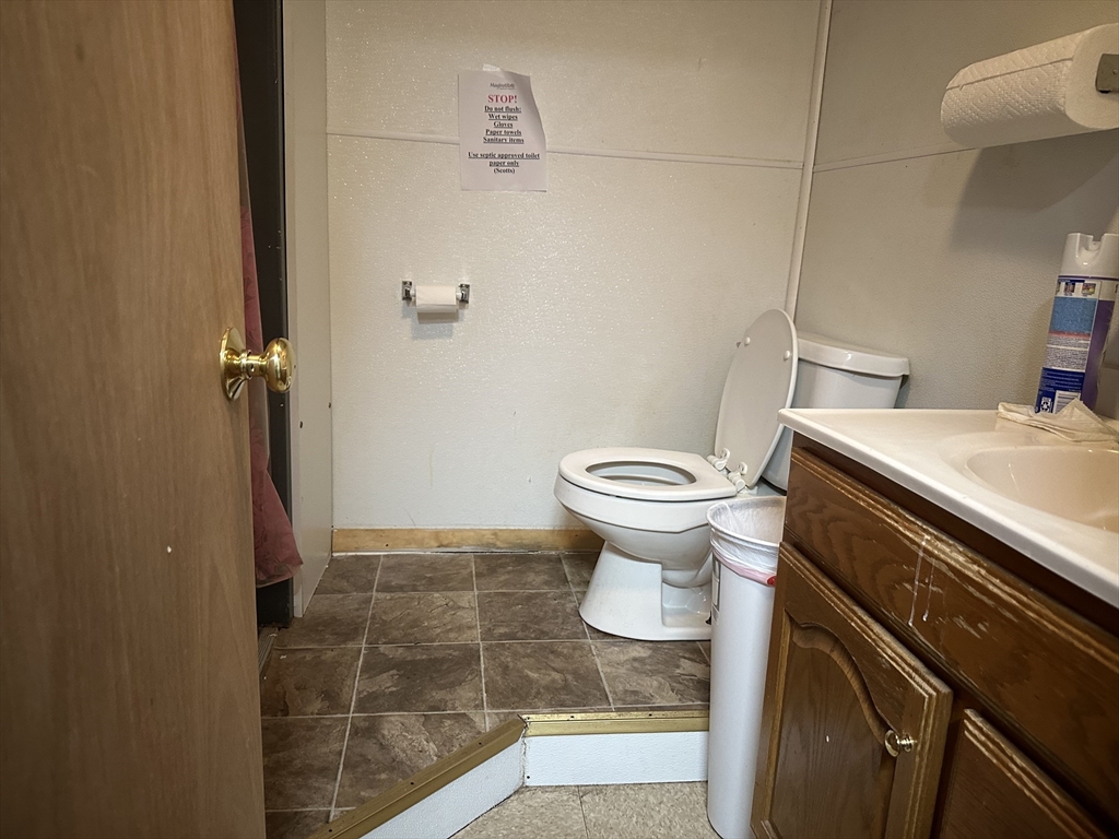 1 Country Club Rd Property Photo 19