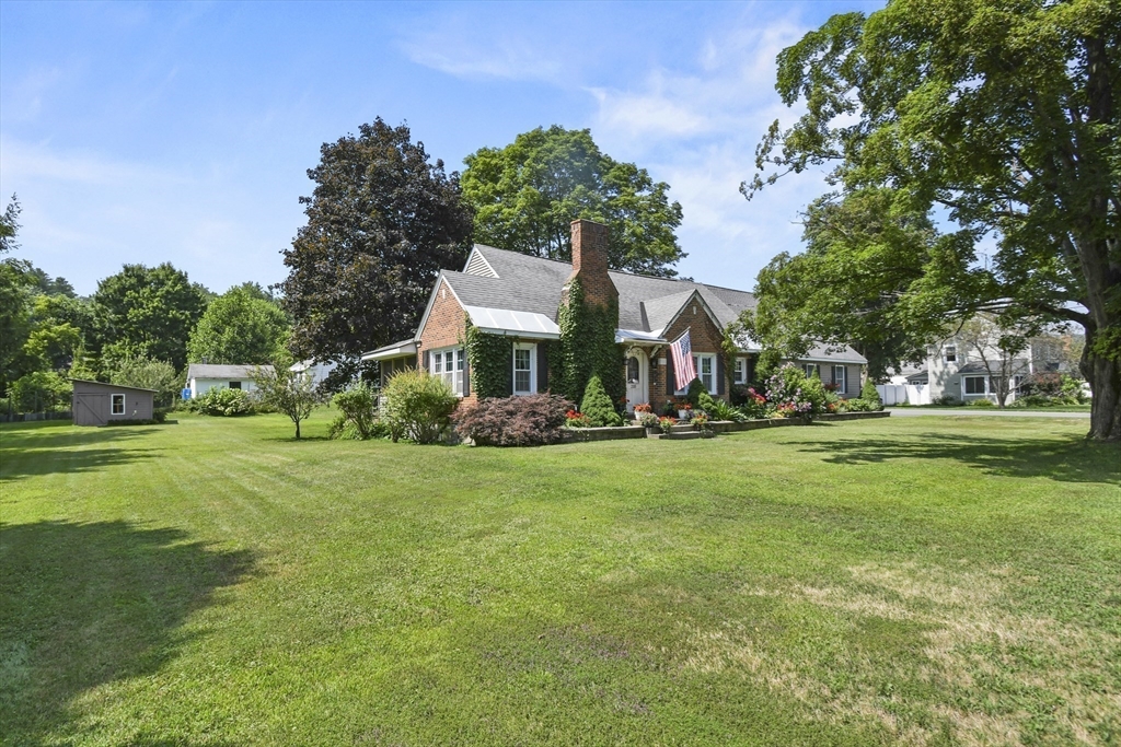 235 Pleasant St Property Photo 2