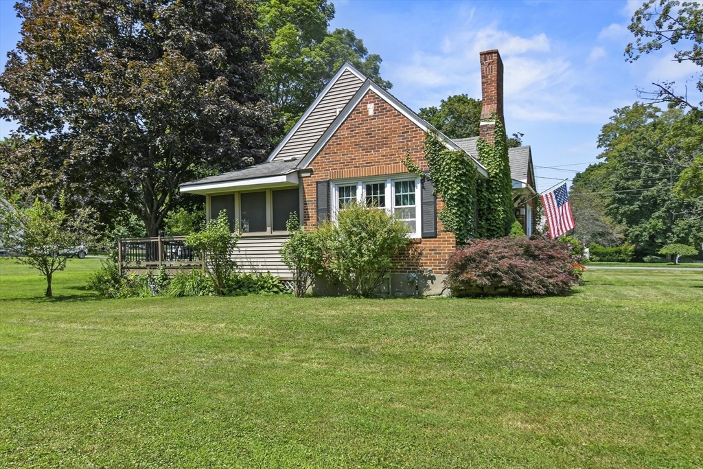 235 Pleasant St Property Photo 3