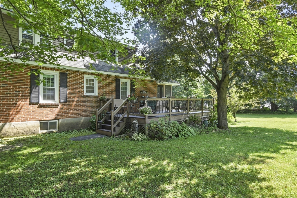 235 Pleasant St Property Photo 4