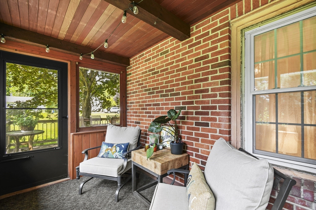 235 Pleasant St Property Photo 5