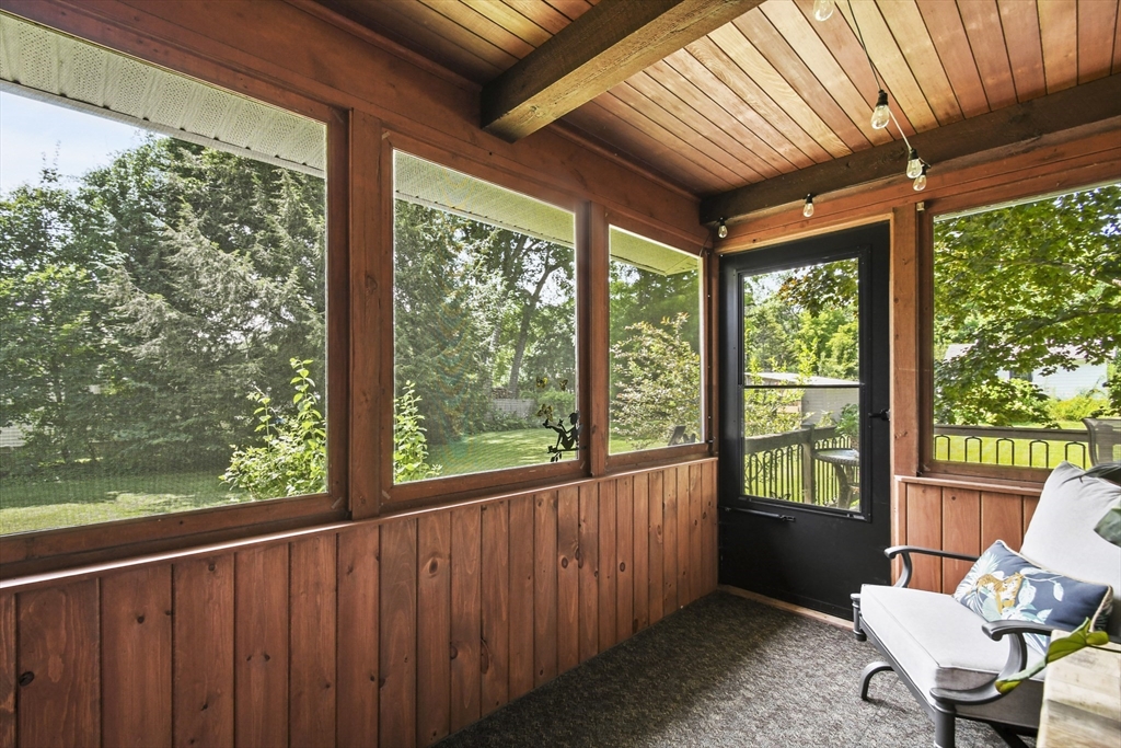 235 Pleasant St Property Photo 6