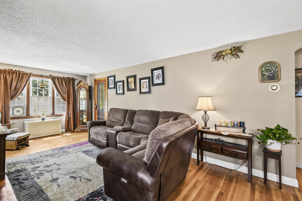 235 Pleasant St Property Photo 7