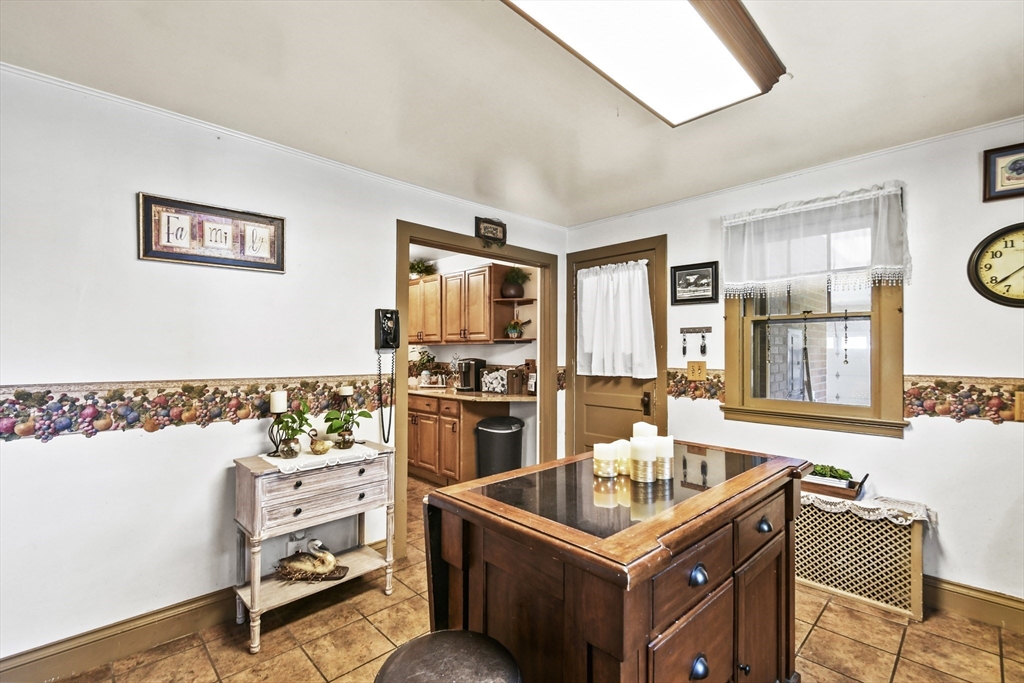 235 Pleasant St Property Photo 9