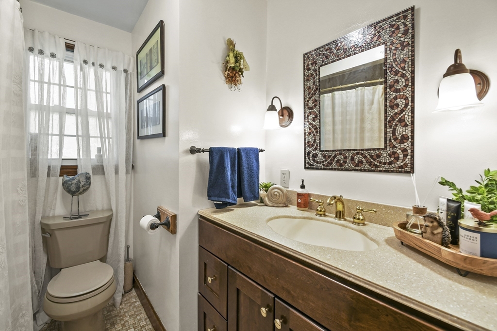 235 Pleasant St Property Photo 16