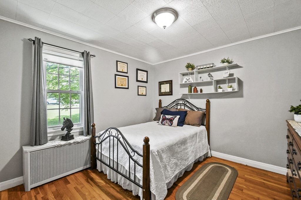 235 Pleasant St Property Photo 17