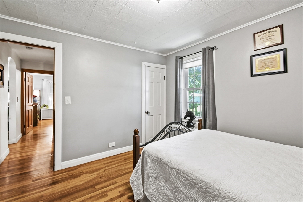 235 Pleasant St Property Photo 18