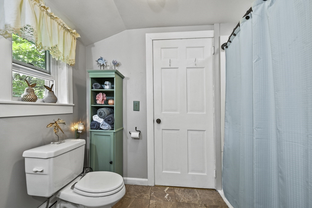 235 Pleasant St Property Photo 28