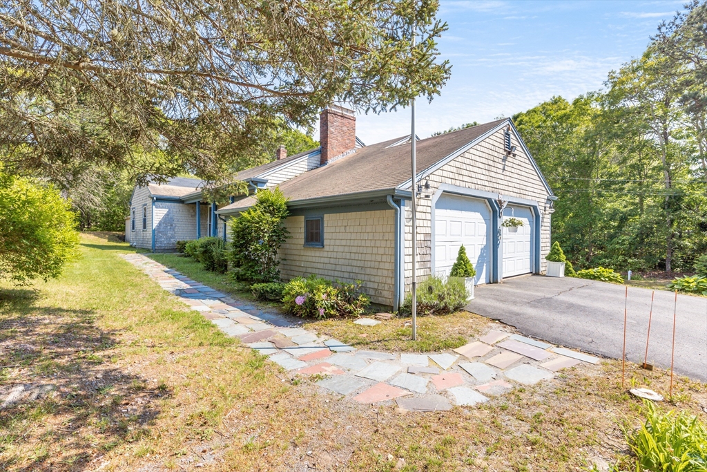 240 Braggs Ln