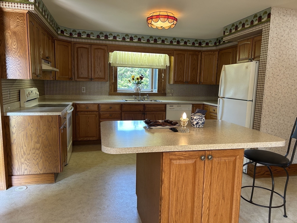 273 Main St. Property Photo 14