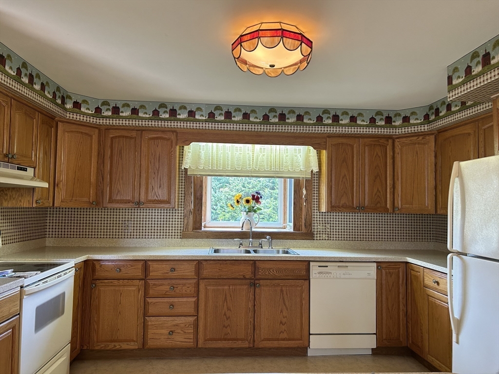 273 Main St. Property Photo 18