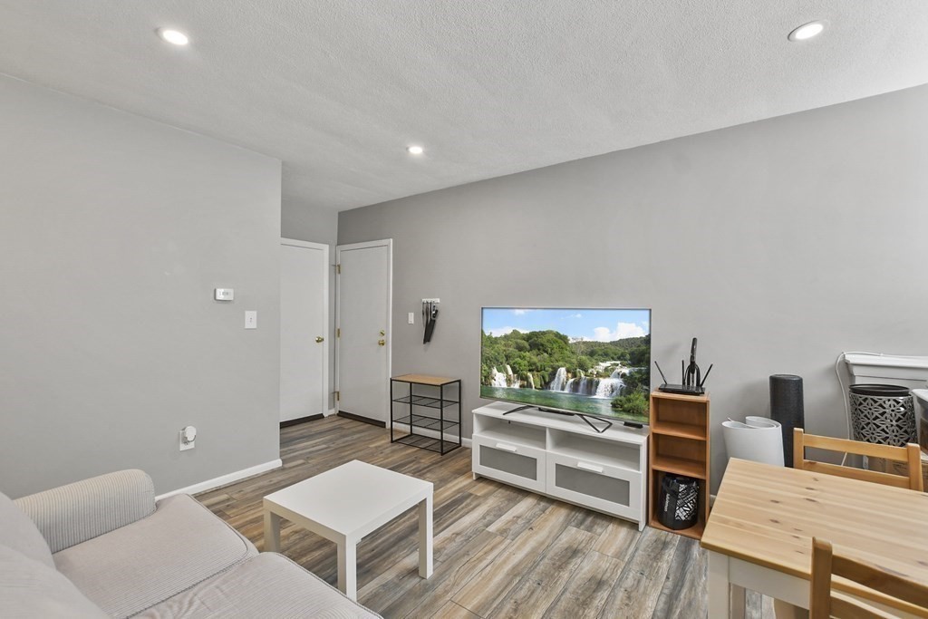 180-a River Street # 10 Property Photo 1