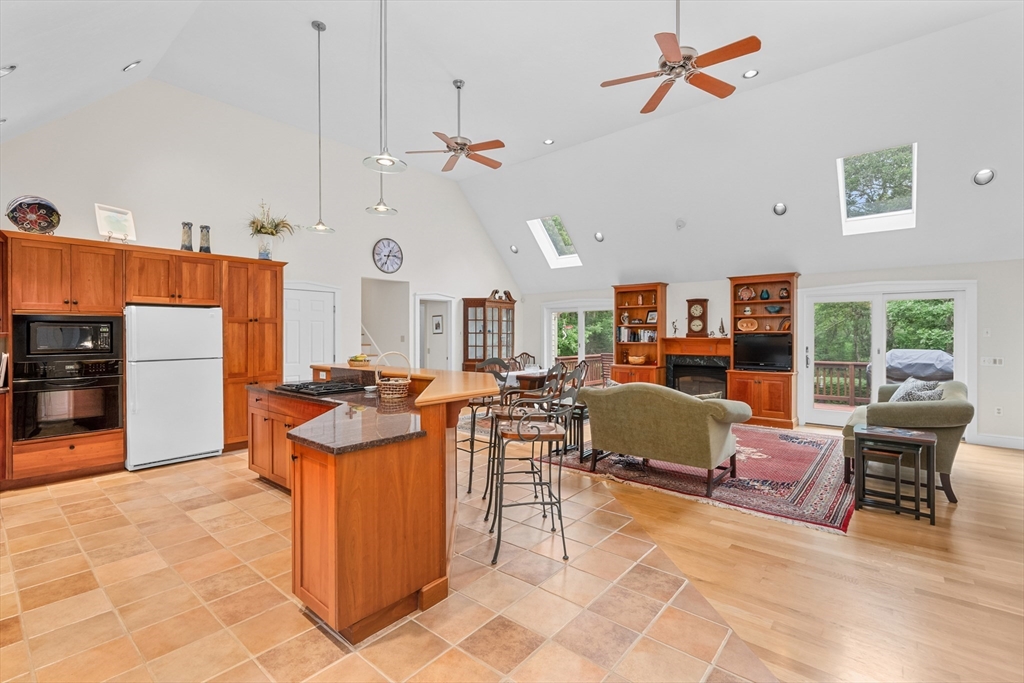 154 Whittier Dr Property Photo 1