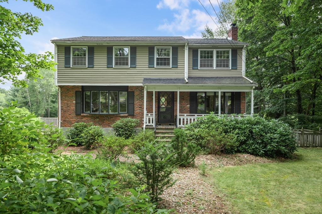 18 Village St Property Photo 1