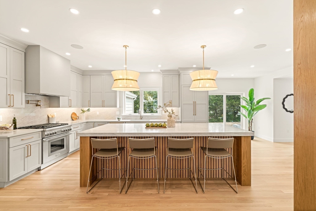 2 Stephanie Street Property Photo 8