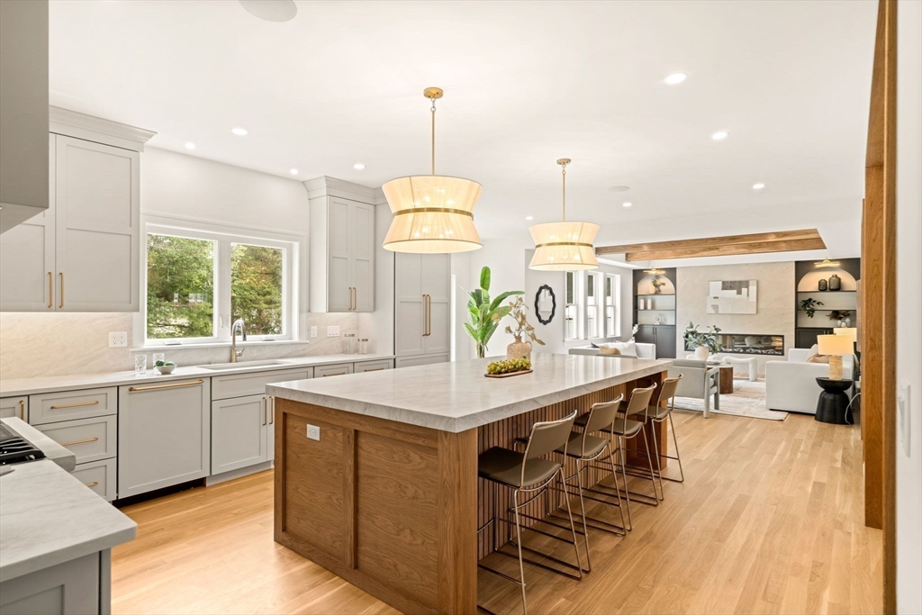 2 Stephanie Street Property Photo 9