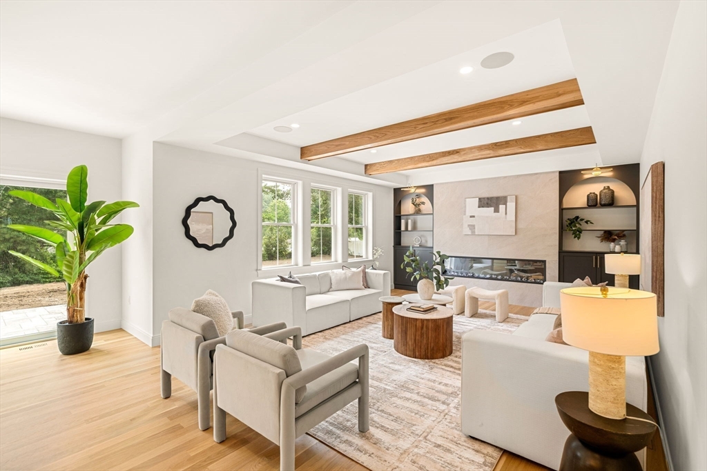 2 Stephanie Street Property Photo 10