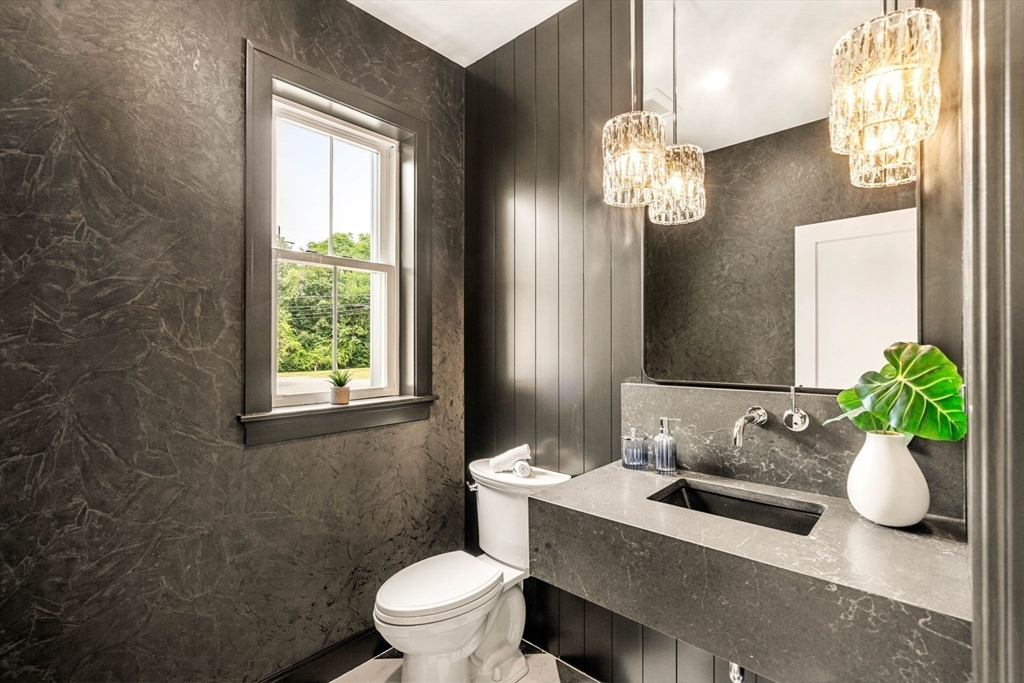 2 Stephanie Street Property Photo 18