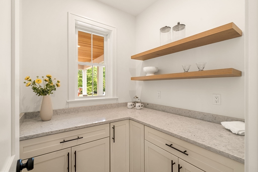 2 Stephanie Street Property Photo 19