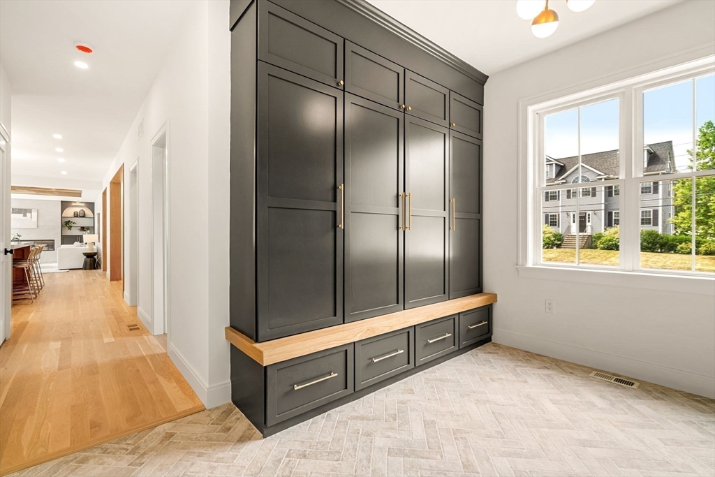 2 Stephanie Street Property Photo 20