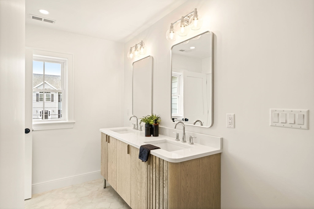 2 Stephanie Street Property Photo 30