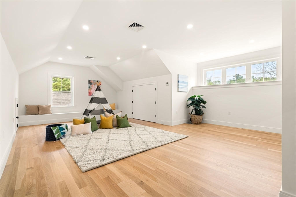 2 Stephanie Street Property Photo 33