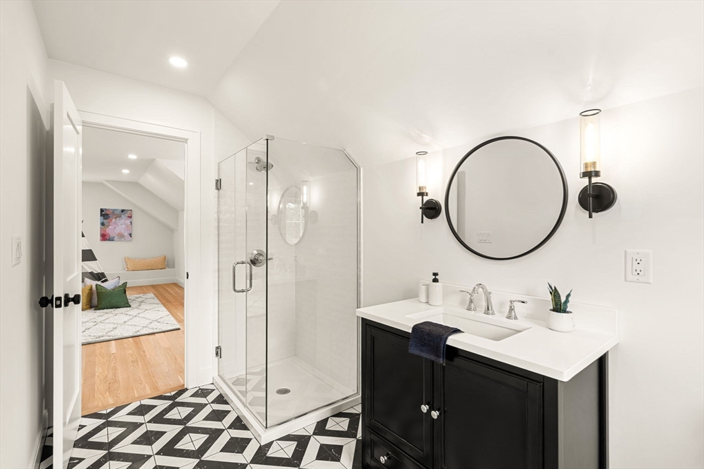 2 Stephanie Street Property Photo 34