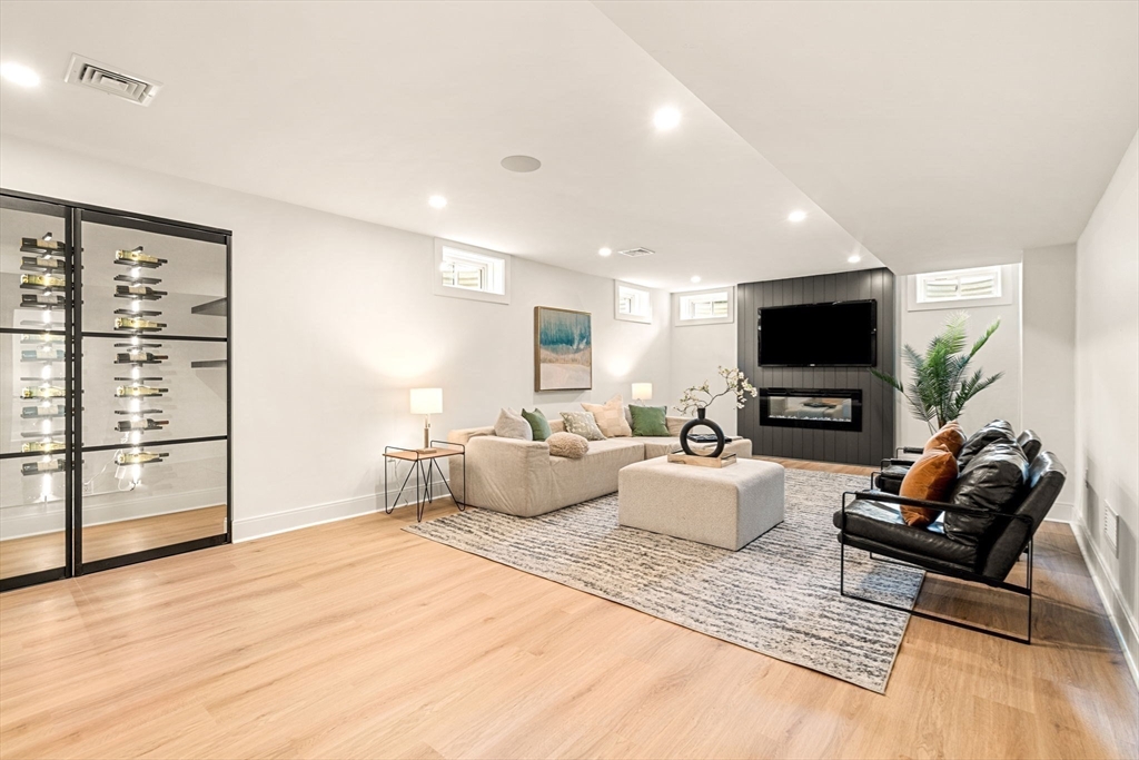 2 Stephanie Street Property Photo 36