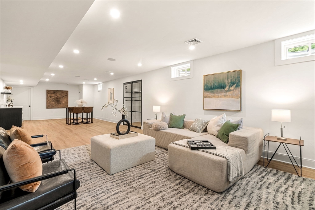 2 Stephanie Street Property Photo 37