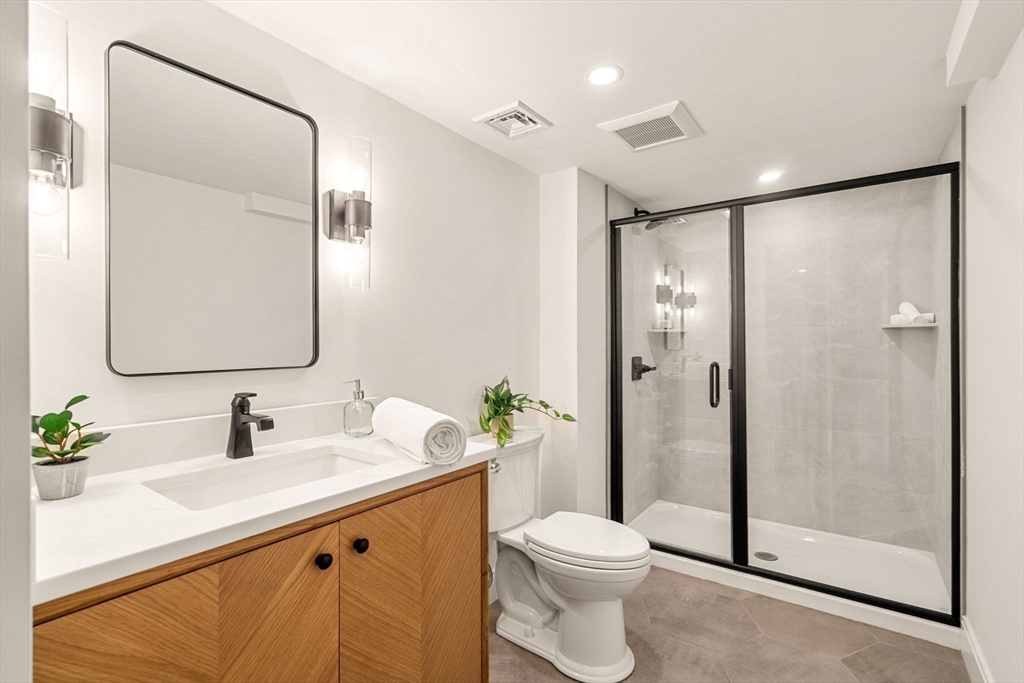 2 Stephanie Street Property Photo 39