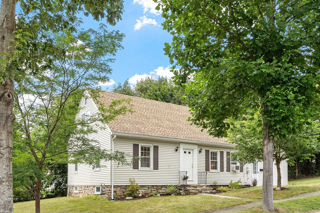 131 Airlie Property Photo 1