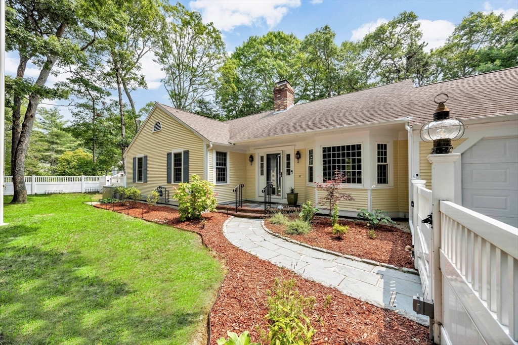 175 Old Post Rd Property Photo 1