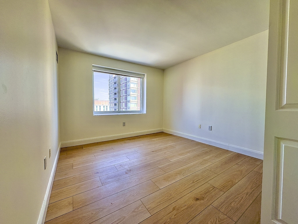 8-12 Museum Way # 1702 Property Photo 9