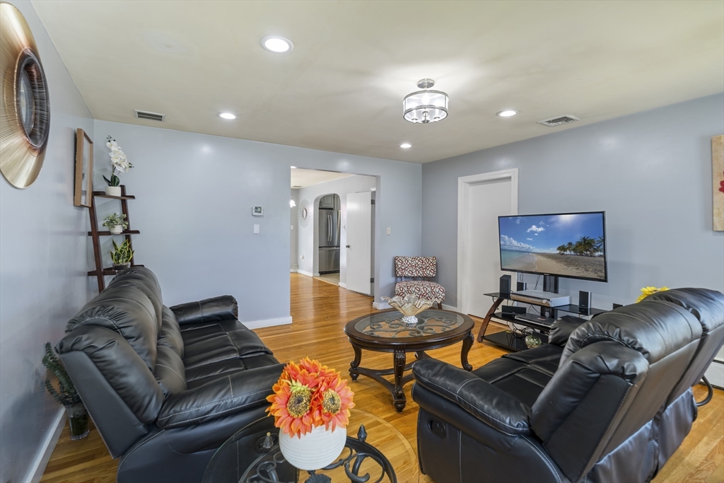 34 Merrimack St Property Photo 14