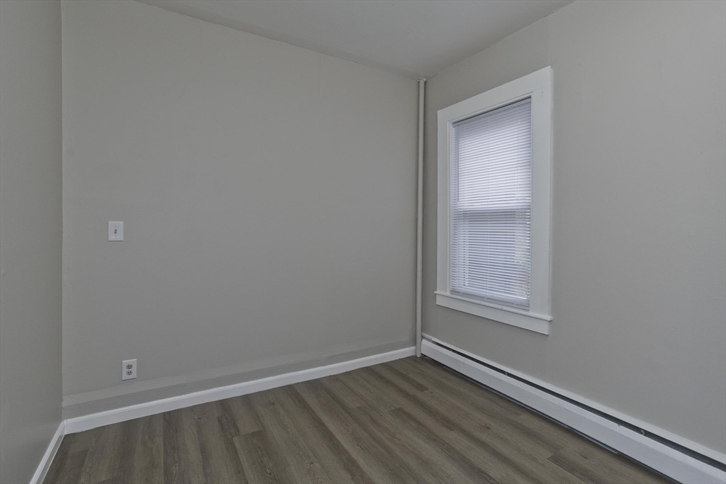 107 Thompson St Property Photo 8