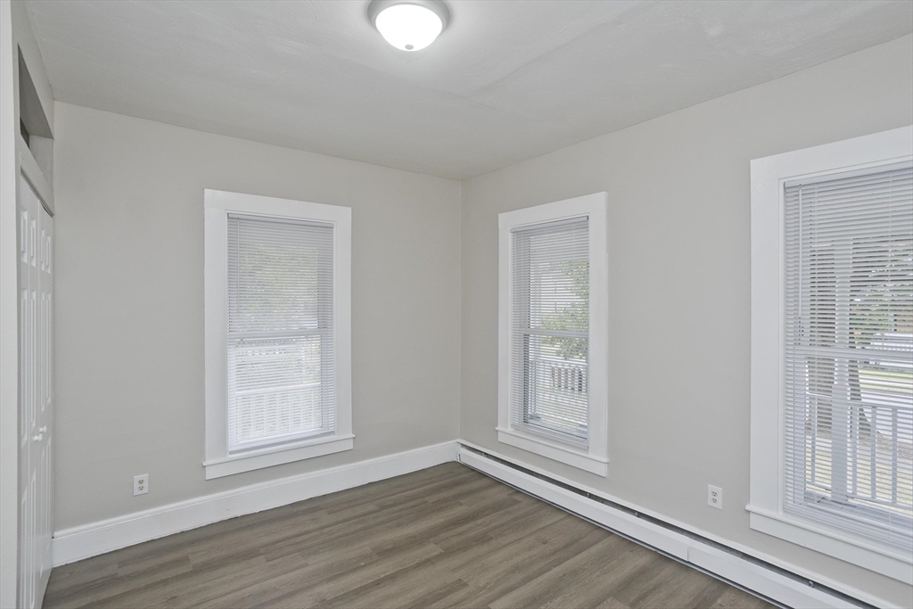 107 Thompson St Property Photo 9