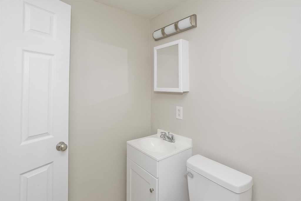 107 Thompson St Property Photo 10