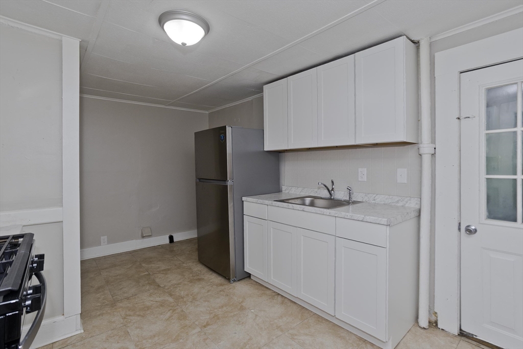 107 Thompson St Property Photo 13