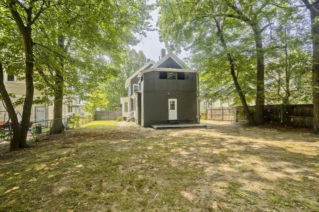 107 Thompson St Property Photo 28